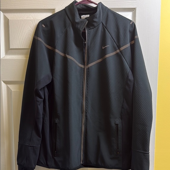 Nike Black Windbreaker with Chevron Design - Picture 1 of 5